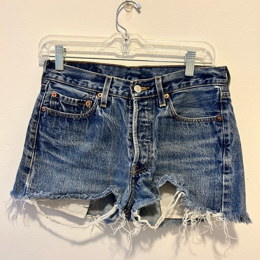 Levi shorts with distressed finish // size 29 W, L34